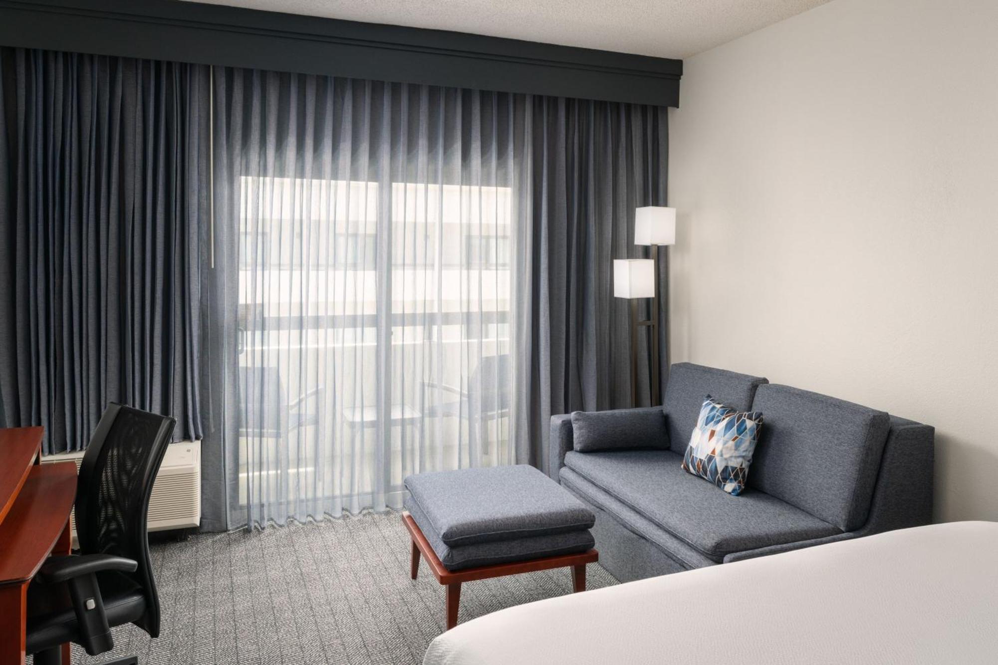 Courtyard Melbourne West Hotel Luaran gambar