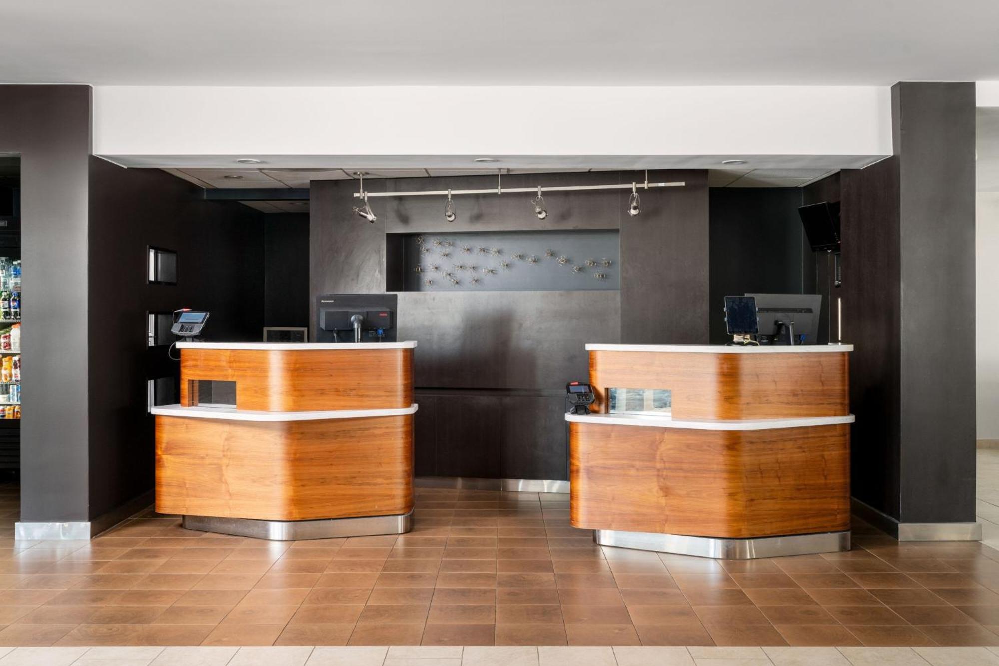 Courtyard Melbourne West Hotel Luaran gambar