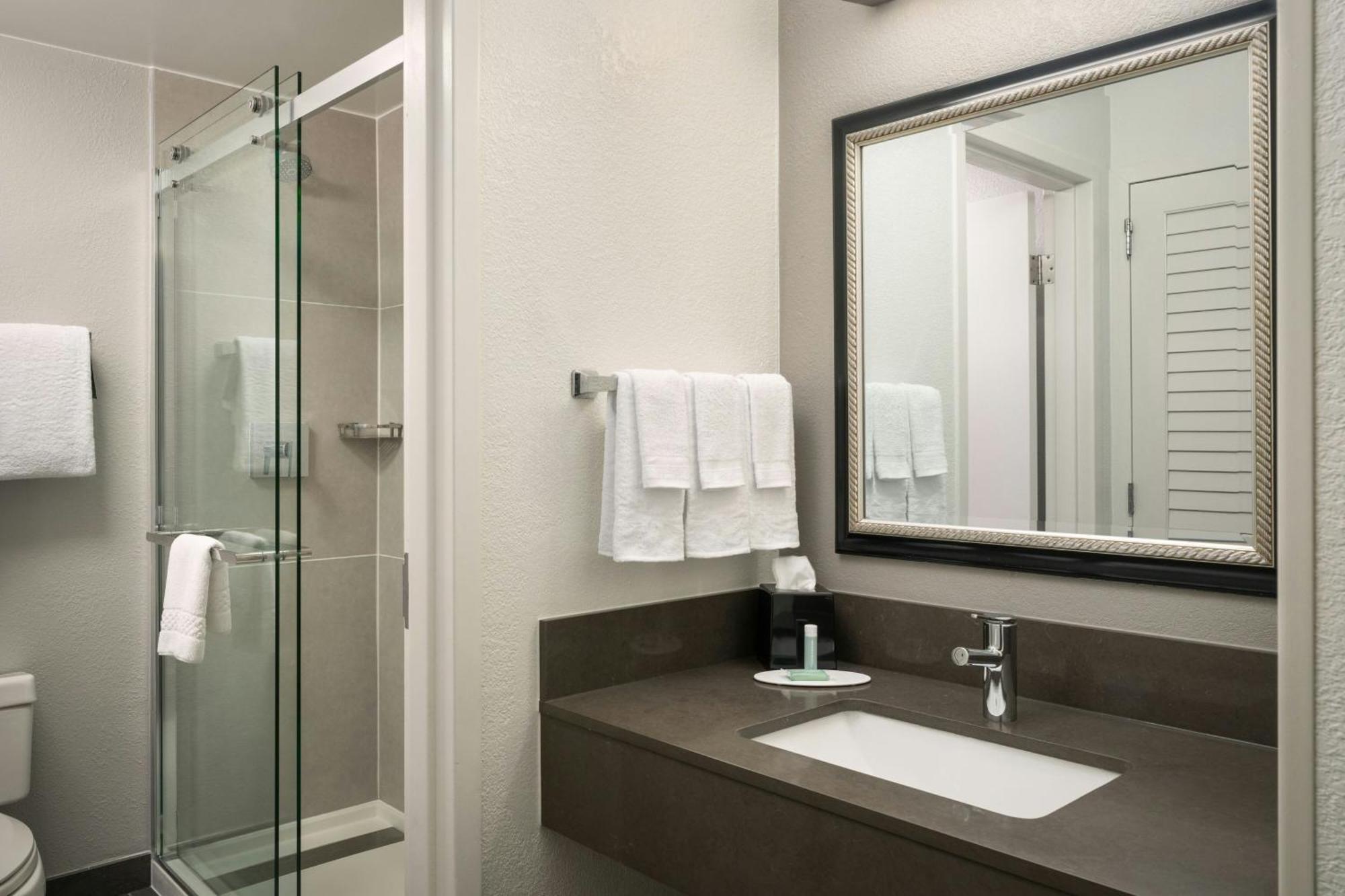 Courtyard Melbourne West Hotel Luaran gambar