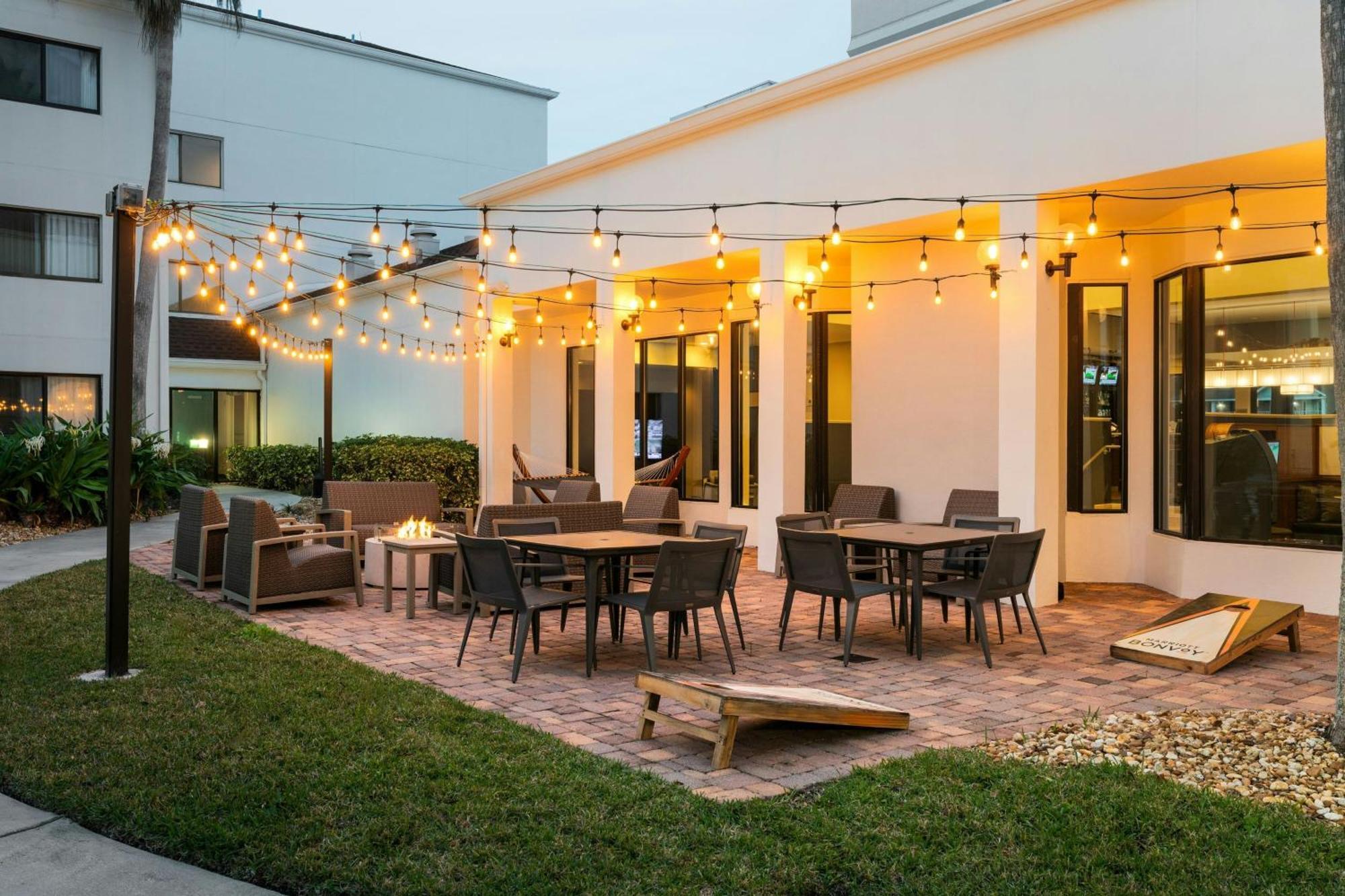 Courtyard Melbourne West Hotel Luaran gambar