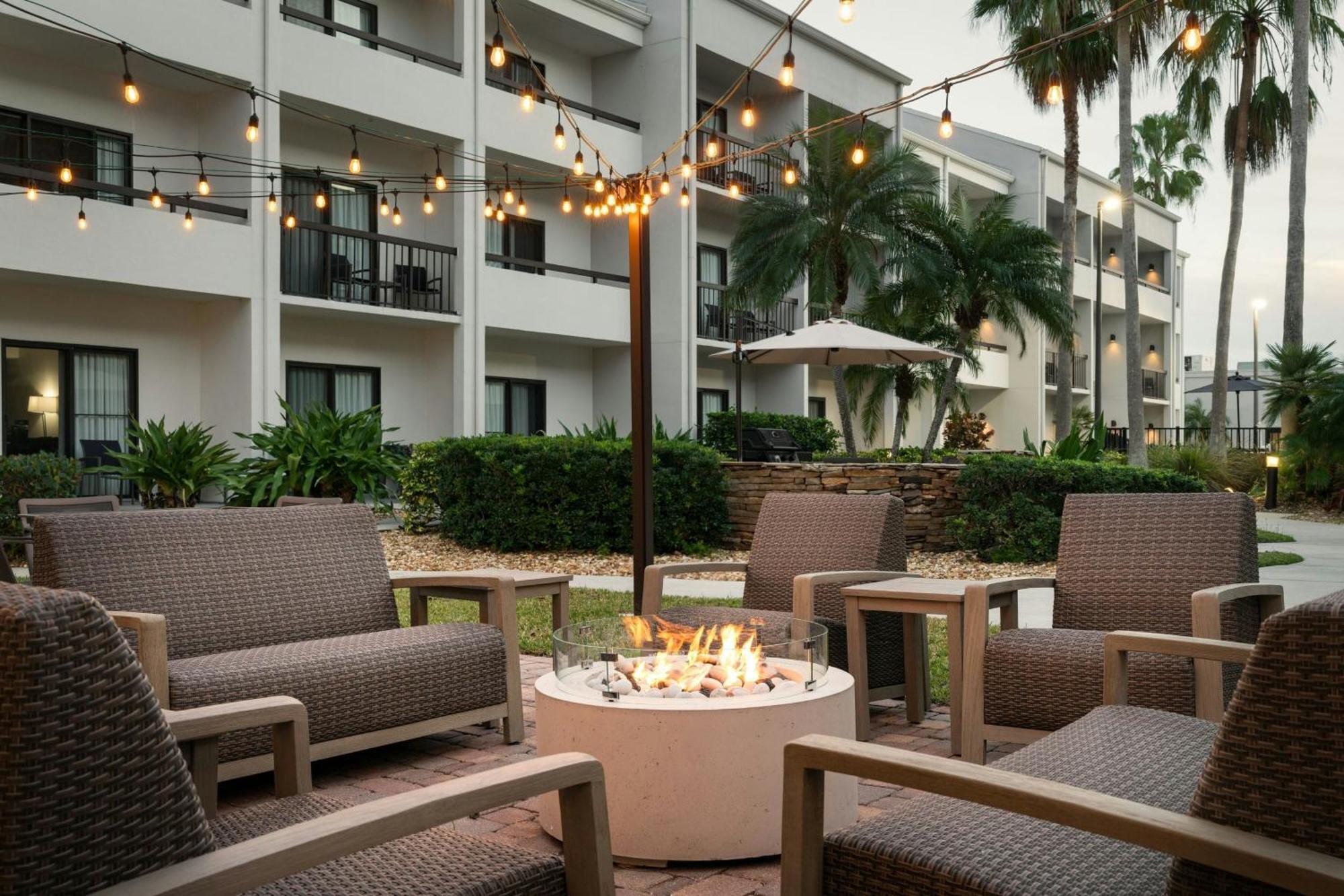 Courtyard Melbourne West Hotel Luaran gambar