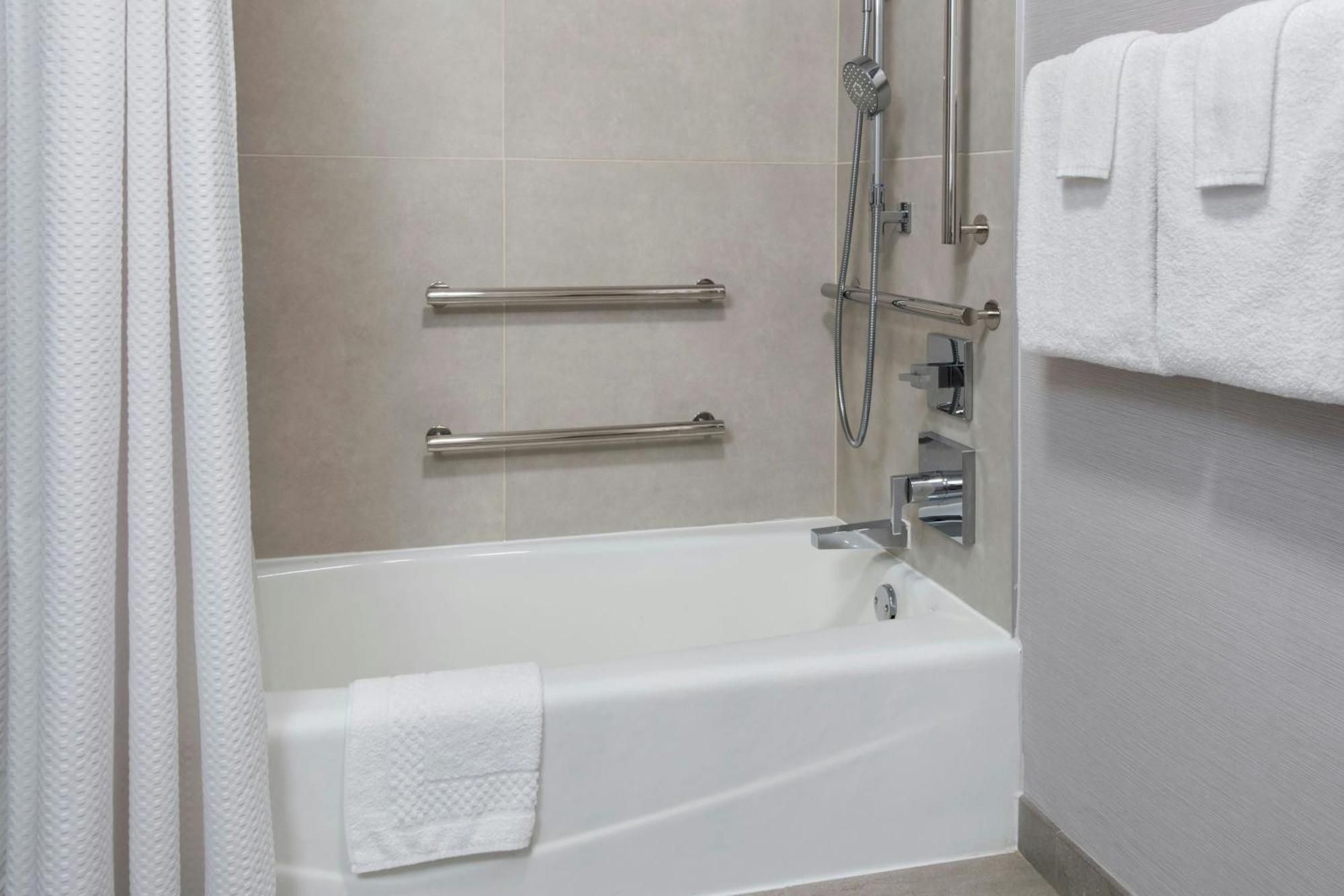 Courtyard Melbourne West Hotel Luaran gambar